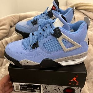 Jordan 4 Retro
University Blue (GS) size 4Y Nike High Tops Air Jordan 1s